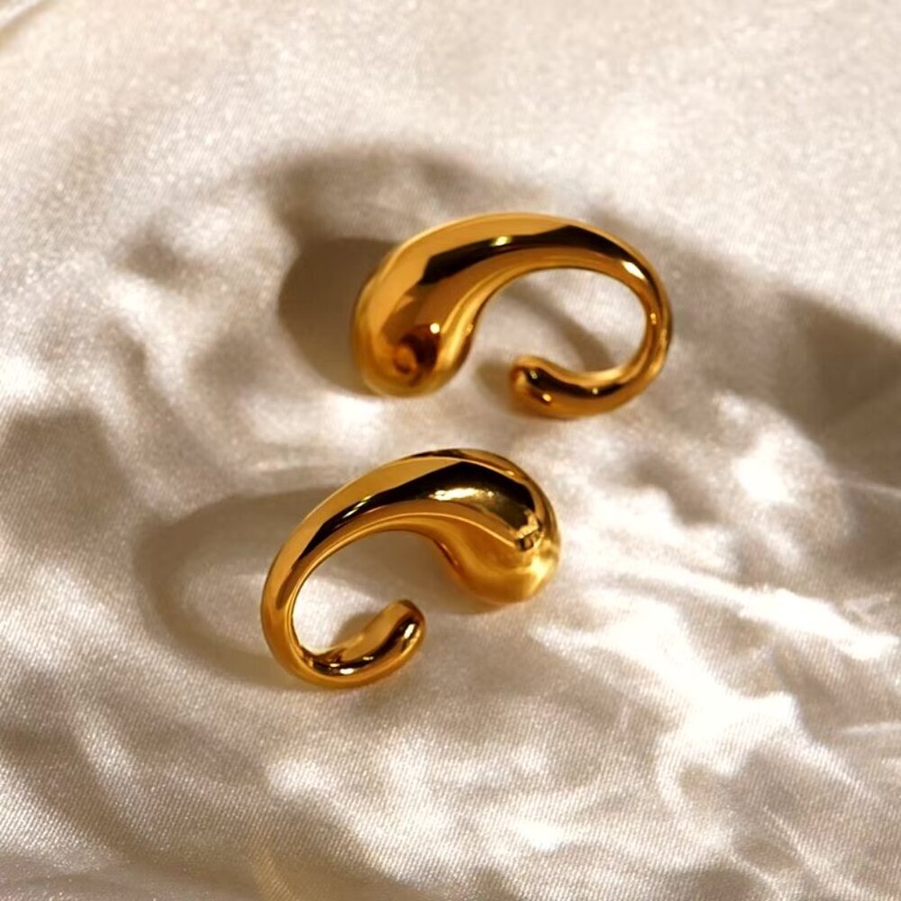 Lili Bold Gold-Tone Geometric Thick Earrings - Stainless Steel, Hypoallergenic - Picture 4 of 6